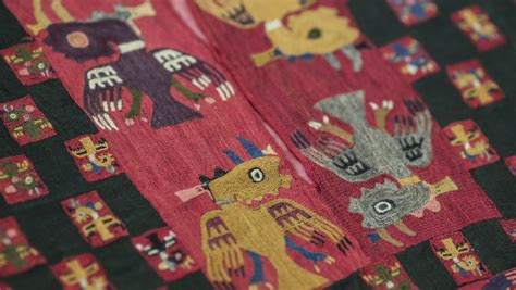 Sweden returns ancient textiles to Peru - CBS News