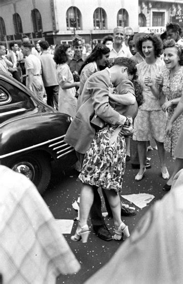 V-J Day Kiss in Times Square: Go Behind the Lens of That Famous Photo ...