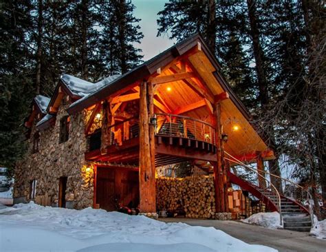 15 Cozy Cabins To Inspire Your US Winter Getaway