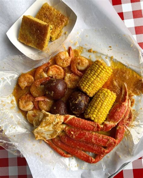 17 Best Seafood Restaurants In Chicago To Eat At In 2024 (+ What To Order)