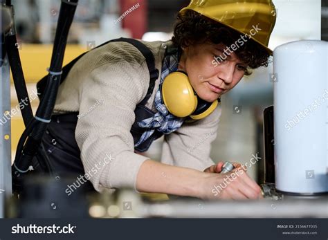 91,819 Assembly worker Stock Photos, Images & Photography | Shutterstock