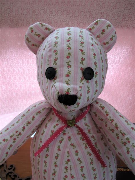 Art by Waiyi: More Fabric Teddy Bear - Simplicity 5461 Pattern