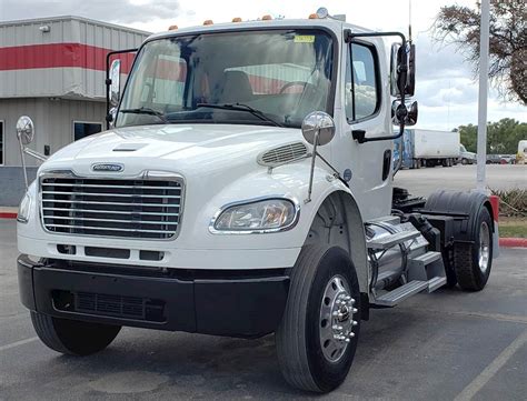 2015 Freightliner M2 106 Single Axle Day Cab Truck - Cummins ISL 13 ...