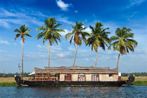 7 Fantastic Places to Visit in 7 of Kerala's Most Beautiful Districts