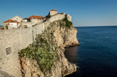 Walking the Walls of Dubrovnik: A 360° View of the Old City