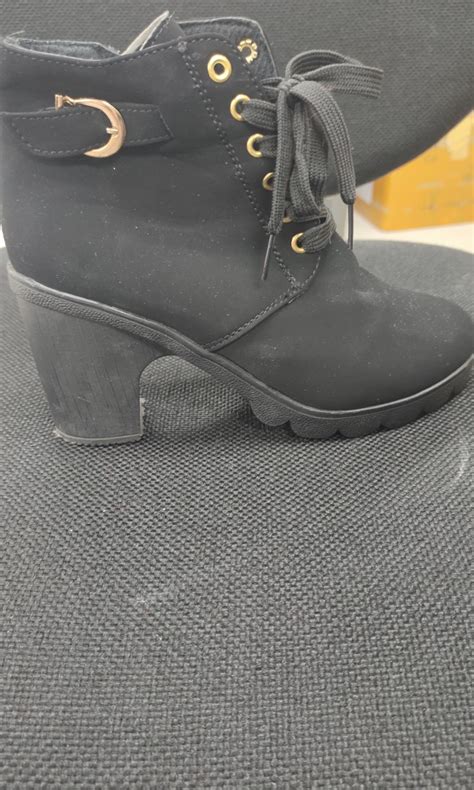 Dwarf boots, Women's Fashion, Footwear, Boots on Carousell