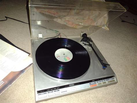 Been working on restoring tis Onkyo turntable for the past few weeks ...