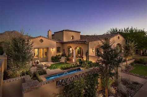 7 Southwestern Style Homes – Exterior and Interior Examples & Ideas ...