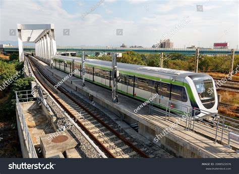 7,999 Mrt Mass Rapid Transit Train Images, Stock Photos & Vectors ...