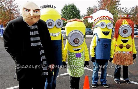 Dispicable Me Group Costume: Gru and his Minions!