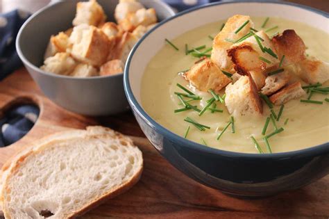 Potato & Leek Soup with Garlic Croutons - The 4 Blades