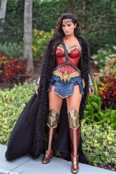 Wonder Woman | Wonder woman cosplay, Wonder woman costume, Cosplay woman