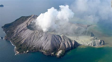 White Island volcano eruption leaves survivors with extensive burns - CNN