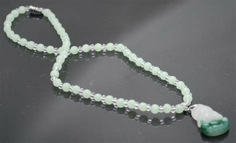 Chinese Jade Pendant Necklace W. Beaded Glass Chain (Guan Yin)