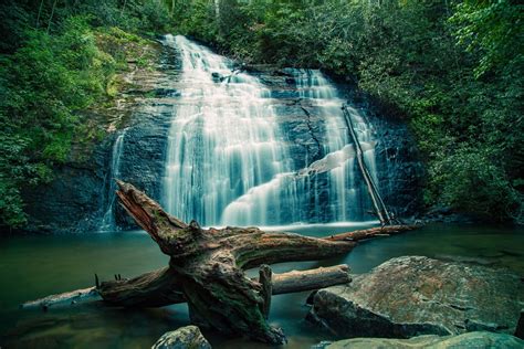 Top 7 Hikes In Georgia With Gorgeous Waterfalls