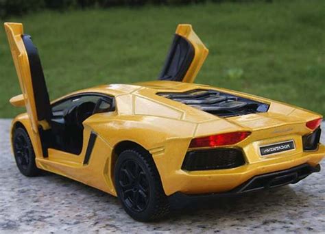 Red /Yellow /White 1:32 Scale Diecast Lamborghini Aventador Toy ...