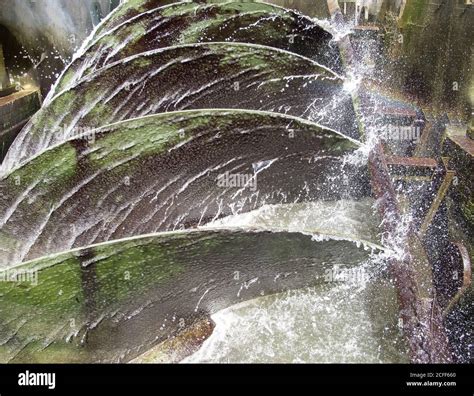 Archimedes screw turbine thames hi-res stock photography and images - Alamy