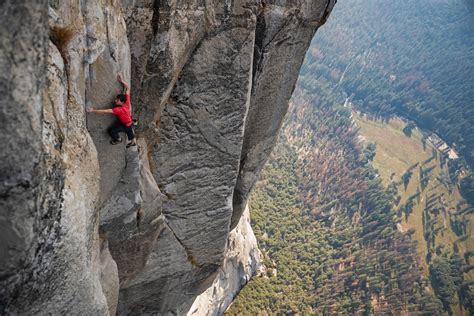 'Free Solo' Star Alex Honnold Explains How He Got Into the Terrifying ...