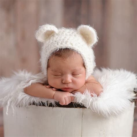 Newborn Photography Poses Guide for Home and Studio