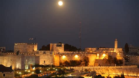 Old city Jerusalem at night - Emendatio