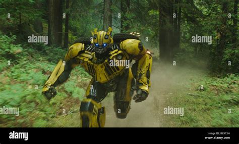 BUMBLEBEE, Bumblebee (voice: Dylan O'Brien), 2018. © Paramount Pictures ...