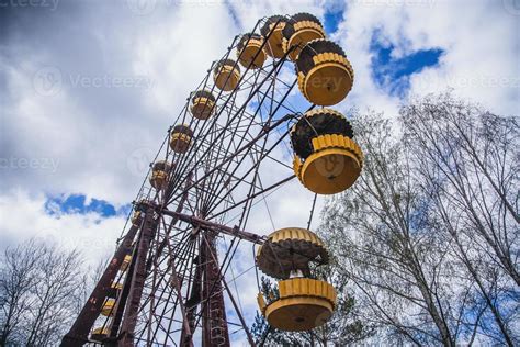 Old Ferris Wheel in the Chernobyl Exclusion Zone 15545009 Stock Photo ...