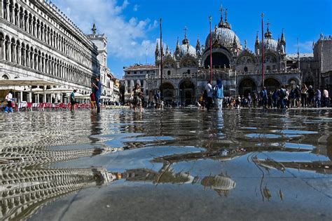 Venice recruits next generation in flooding fight