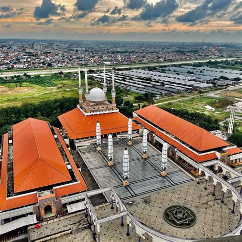 Bukan Masjid Nabawi, Inilah Sejarah & Kunikan Masjid Agung Semarang ...