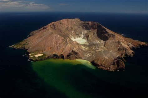 Picture of the Day: New Zealand’s Most Active Volcano » TwistedSifter