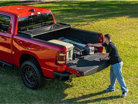 Gator SFX Tri-Fold Soft Folding Tonneau Cover | RealTruck