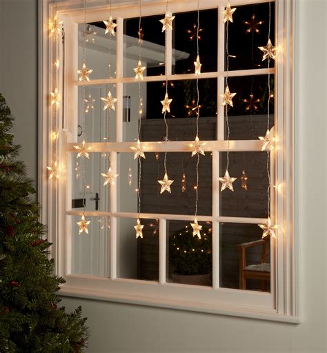 20+ Hanging Christmas Lights Around Windows – The Urban Decor