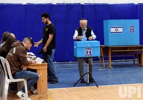 Photo: An Israeli Cast His Vote In Israeli General Election ...