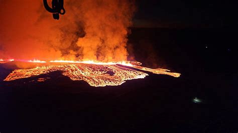 Volcano erupts in Iceland, flowing lava reaches fishing town | Articles ...