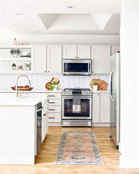 Kitchen Ideas With White Cabinets: Chic Transformations!