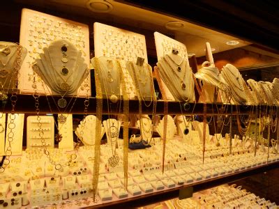 Buy gold Dubai: A guide to buying gold in Dubai: From hallmarks to ...