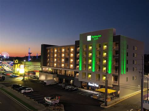 Pigeon Forge Hotel Deals and Packages for Holiday Inn Hotel & Suites ...