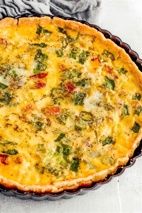 Bacon Quiche Lorraine for Breakfast or Brunch | Easy Weeknight Recipes