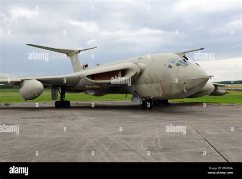 Victor bombers tanker raf hi-res stock photography and images - Alamy