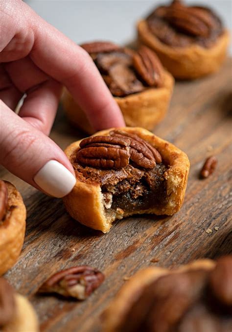 Easy Mini Pecan tarts Recipe (Tiny Pecan Tarts)