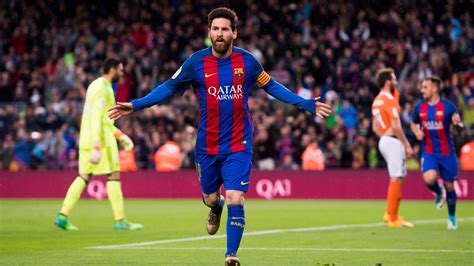 Lionel Messi leads Barcelona seven-goal rout of Osasuna - Eurosport