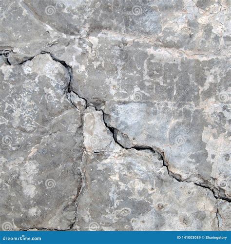 Concrete wall cracks stock image. Image of concrete - 141003089