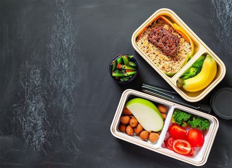 Premium Photo | School lunch box