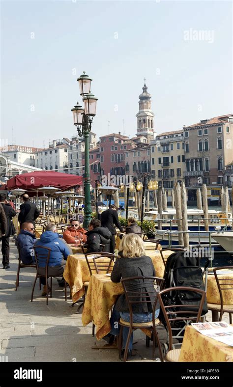 Italy venice street cafe hi-res stock photography and images - Alamy