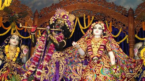 File:Radha Krishna ISKCON Mayapur.jpg - Wikipedia