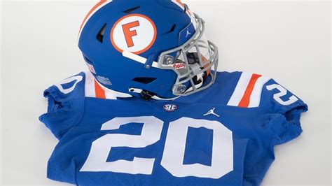 Gators unveil blue helmets with throwback uniforms | GatorCountry.com