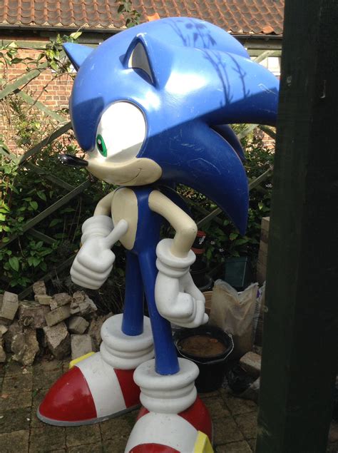 Sonic Statue 3 years later... by ManicSam on DeviantArt