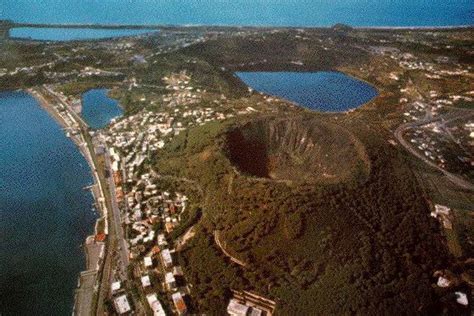 Massive Volcano Shows Life Near Naples, Italy | MineralFossil