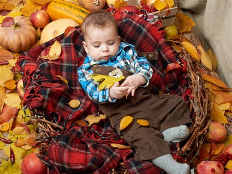 Cute First Thanksgiving Photoshoot Ideas for Baby - Mom. Wife. Busy Life.