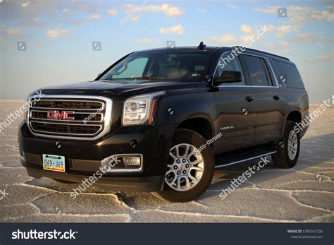 29 Gmc Yukon Xl Images, Stock Photos & Vectors | Shutterstock