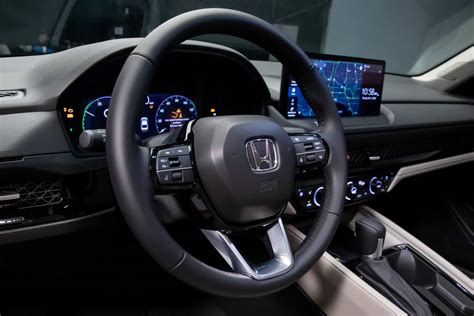 2023 Honda Accord Hybrid Specs, Price, MPG & Reviews | Cars.com